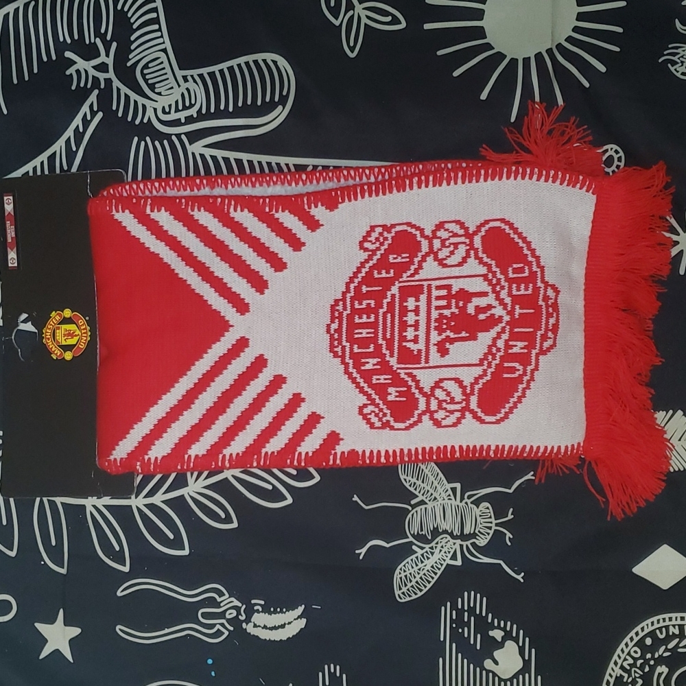 Manchester United fan scarf